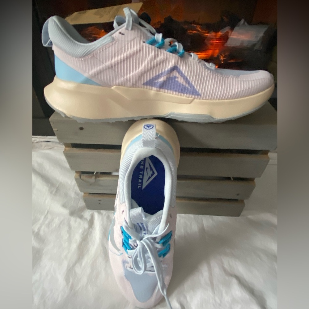 Nike NWT Sz-7 Women's Juniper Trail Gorgeous Stylish Walking Athletic Sneakers 🌎